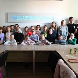 Zväčšiť fotografiu - Mladí vynálezcovia vidia, ako sa ich sen mení na skutočnosť