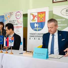 Zväčšiť fotografiu - Mobis slovakia prináša nové príležitosti pre žiakov piatich župných škôl - 