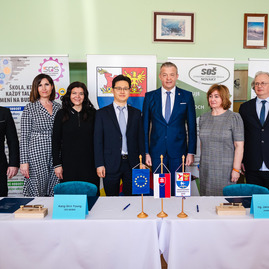 Zväčšiť fotografiu - Mobis slovakia prináša nové príležitosti pre žiakov piatich župných škôl - 