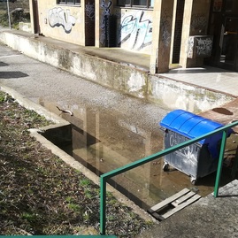 Zväčšiť fotografiu - Moderná školská jedáleň, vynovený chodník aj nákladná rampa - pôvodný stav marec 2020 2