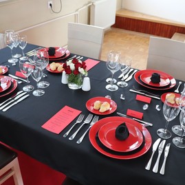 Zväčšiť fotografiu - Moderné gastronomické trendy predviedli počas maturity študenti prievidzskej kaliny - IMG_7460