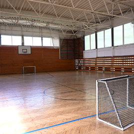 Zväčšiť fotografiu - Moderné športové zázemie má aj novomestská priemyslovka - 20210902_TSK_skoly_163w