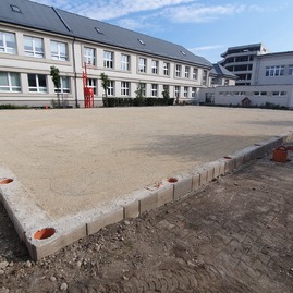 Multifunkčné ihrisko na gymnáziu v púchove už aj s hracou plochou - 20190806_085542