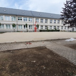 Multifunkčné ihrisko na gymnáziu v púchove už aj s hracou plochou - 20190807_113836