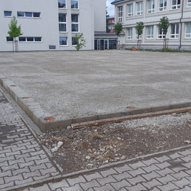 Multifunkčné ihrisko na gymnáziu v púchove už aj s hracou plochou - 20190808_094912