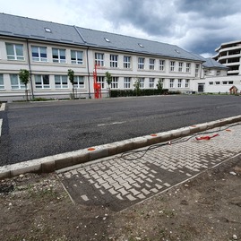 Multifunkčné ihrisko na gymnáziu v púchove už aj s hracou plochou - 20190813_141846