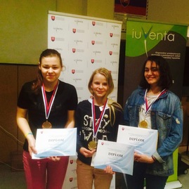 Myjavskí gymnazisti vedia ruštinu  - doniesli si zlato a striebro z olympiády - M.Markova- v strede