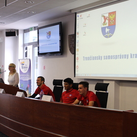 Myšlienku zelenej župy podporili aj reprezentanti futbalového klubu as trenčín - IMG_5881
