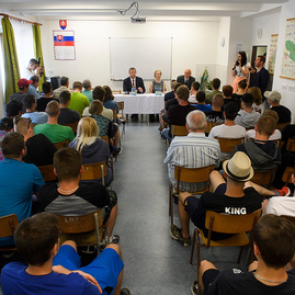 Na dubnickej strednej priemyselnej škole už zajtra začínajú práce na komplexnej rekonštrukcii strechy - 20170530_DUBNICA_TSK_foto_Radovan_Stoklasa_058w