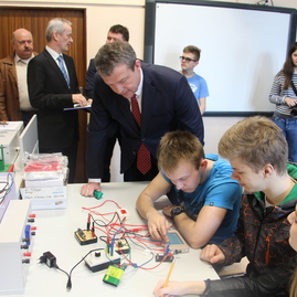 Na gymnáziu v púchove sa vyučuje v 3 zrekonštruovaných prírodovedných laboratóriách - IMG_5089