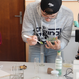 Na gymnáziu v púchove sa vyučuje v 3 zrekonštruovaných prírodovedných laboratóriách - IMG_5169