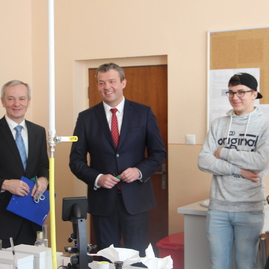 Na gymnáziu v púchove sa vyučuje v 3 zrekonštruovaných prírodovedných laboratóriách - IMG_5211