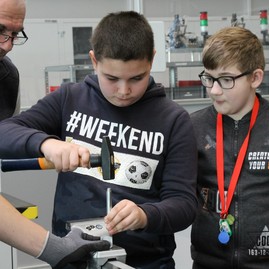 Zväčšiť fotografiu - Na hornej nitre podporujú technické talenty - IMG_1622