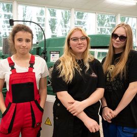 Zväčšiť fotografiu - Na najmodernejšej technike sa vzdelávajú už aj žiaci novomestskej priemyslovky - 20240610_TSK_016w