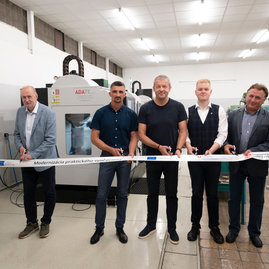 Zväčšiť fotografiu - Na najmodernejšej technike sa vzdelávajú už aj žiaci novomestskej priemyslovky - 20240610_TSK_038w