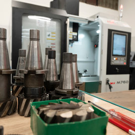 Zväčšiť fotografiu - Na najmodernejšej technike sa vzdelávajú už aj žiaci novomestskej priemyslovky - 20240610_TSK_046w