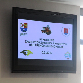Na pôde úradu tsk sa prvýkrát od prijatia koncepcie práce s mládežou trenčianskeho kraja stretli zástupcovia žiackych školských rád - IMG_3197