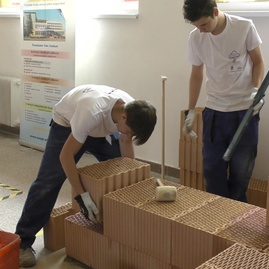 Zväčšiť fotografiu - Na považskobystrickej soš zakladajú tradíciu v novej súťaži - vlcsnap-00061