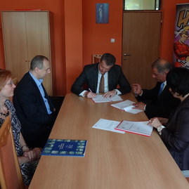 Na skvalitnení stredoškolského vzdelávania spolupracuje už približne 250 subjektov v trenčianskej župe - MEMORANDUM_PB (4)_resize