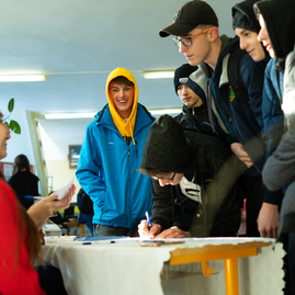 Na soš v handlovej môžu záujemcovia okrem technických odborov študovať aj ekonomiku či cudzie jazyky - DSC04526