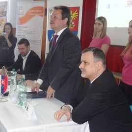 Na soš v handlovej podpísalo memorandum o spolupráci rekordne veľa podnikateľov - 0005