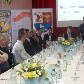 Na soš v handlovej podpísalo memorandum o spolupráci rekordne veľa podnikateľov - 01