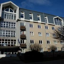 Na stredných školách v trenčianskom samosprávnom kraji môžu žiaci vyštudovať v odboroch ako nikde inde na slovensku - budova_skoly_2