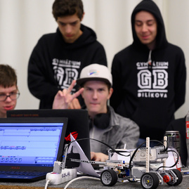 Na štrnástom ročníku trenčianskeho robotického dňa si zmeralo sily rekordné množstvo súťažiacich i mechanizmov - 20190404_TN_Roboticky_den_12