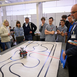 Na štrnástom ročníku trenčianskeho robotického dňa si zmeralo sily rekordné množstvo súťažiacich i mechanizmov - 20190404_TN_Roboticky_den_16