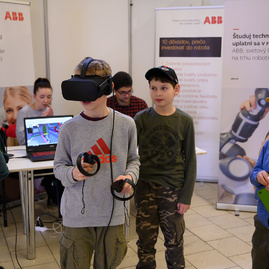 Na štrnástom ročníku trenčianskeho robotického dňa si zmeralo sily rekordné množstvo súťažiacich i mechanizmov - 20190404_TN_Roboticky_den_2