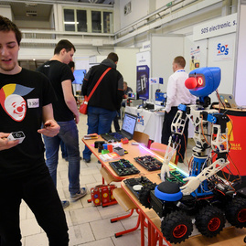 Na štrnástom ročníku trenčianskeho robotického dňa si zmeralo sily rekordné množstvo súťažiacich i mechanizmov - 20190404_TN_Roboticky_den_3