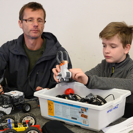 Na štrnástom ročníku trenčianskeho robotického dňa si zmeralo sily rekordné množstvo súťažiacich i mechanizmov - 20190404_TN_Roboticky_den_7
