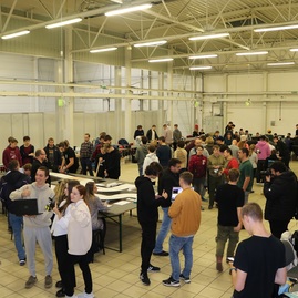 Zväčšiť fotografiu - Na trenčianskom robotickom dni sa predstavilo viac ako sto dvadsať robotov - 5