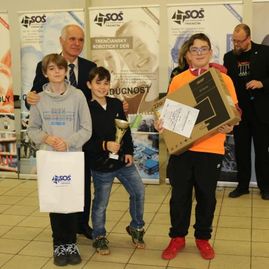 Zväčšiť fotografiu - Na trenčianskom robotickom dni sa predstavilo viac ako sto dvadsať robotov - IMG_1166