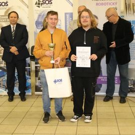 Zväčšiť fotografiu - Na trenčianskom robotickom dni sa predstavilo viac ako sto dvadsať robotov - IMG_1185