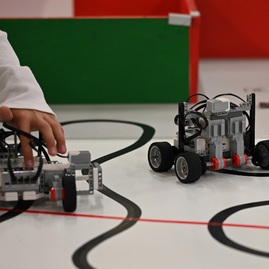 Zväčšiť fotografiu - Na trenčianskom robotickom dni sa predstavilo viac ako sto dvadsať robotov - NZ7_0054
