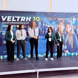 Zväčšiť fotografiu - Na veľtrhu podnikateľských talentov bodovalo niekoľko župných škôl