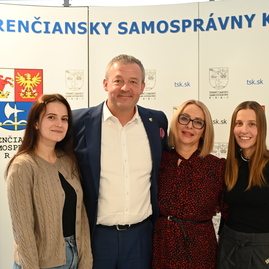 Zväčšiť fotografiu - Na župe zasadol mládežnícky parlament s novým vedením