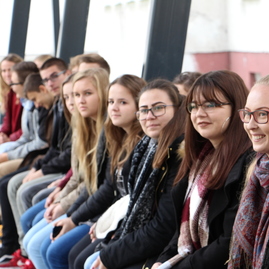 Zväčšiť fotografiu - Na župné stredné školy sa hlási viac ako 3 100 uchádzačov, voľných je ešte 500 miest - GYMNAZIUM_PU__1_