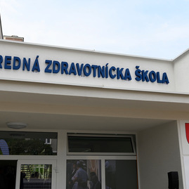 Zväčšiť fotografiu - Na župné stredné školy sa hlási viac ako 3 100 uchádzačov, voľných je ešte 500 miest - SZS_Prievidza