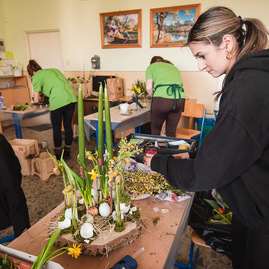 Zväčšiť fotografiu - Nádejné floristky z celého slovenska súťažili v pruskom - TSK_SOŠ Pruské_súťaž_mini-14