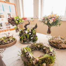 Zväčšiť fotografiu - Nádejné floristky z celého slovenska súťažili v pruskom - TSK_SOŠ Pruské_súťaž_mini-69