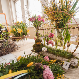 Zväčšiť fotografiu - Nádejné floristky z celého slovenska súťažili v pruskom - TSK_SOŠ Pruské_súťaž_mini-70