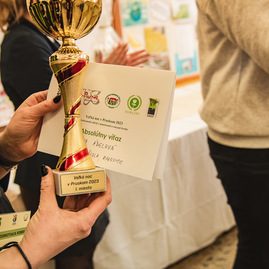 Zväčšiť fotografiu - Nádejné floristky z celého slovenska súťažili v pruskom - TSK_SOŠ Pruské_súťaž_mini-85