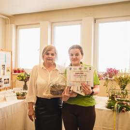 Zväčšiť fotografiu - Nádejné floristky z celého slovenska súťažili v pruskom - TSK_SOŠ Pruské_súťaž_mini-89