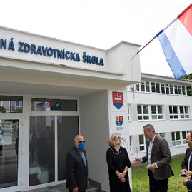 Zväčšiť fotografiu - Nádejní zdravotníci športujú vo vynovenej telocvični - 20210908_TSK__144w