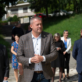 Zväčšiť fotografiu - Nádejní zdravotníci športujú vo vynovenej telocvični - 20210908_TSK__147w