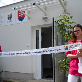 Zväčšiť fotografiu - Nádejní zdravotníci športujú vo vynovenej telocvični - 20210908_TSK__160w