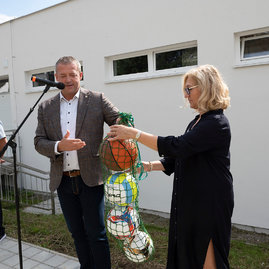 Zväčšiť fotografiu - Nádejní zdravotníci športujú vo vynovenej telocvični - 20210908_TSK__161w