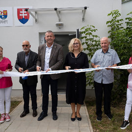 Zväčšiť fotografiu - Nádejní zdravotníci športujú vo vynovenej telocvični - 20210908_TSK__163w